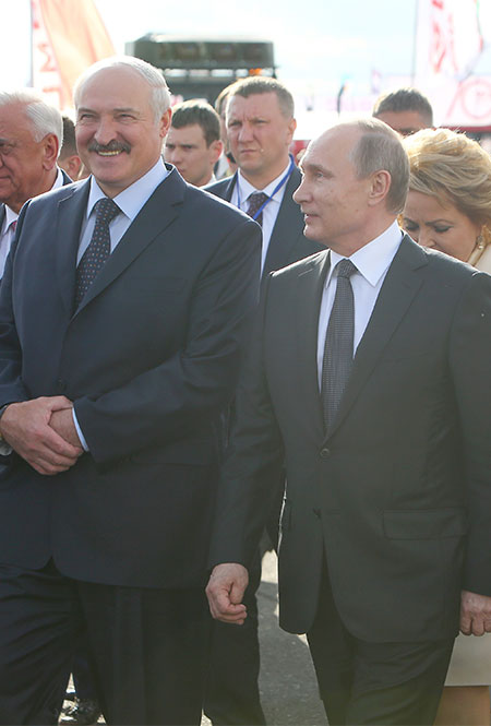 Александр Лукашенко и Владимир Путин на выставке