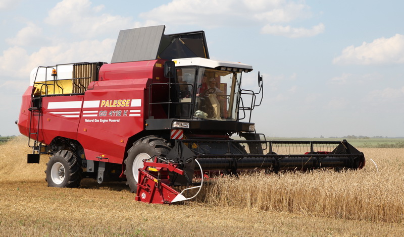 La cosechadora de granos GOMSELMASH GS4118