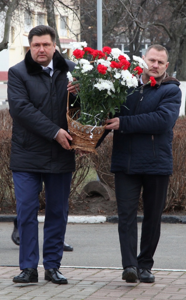 2019_11_26_возложение1.jpg 2019_11_26_возложение1.jpg